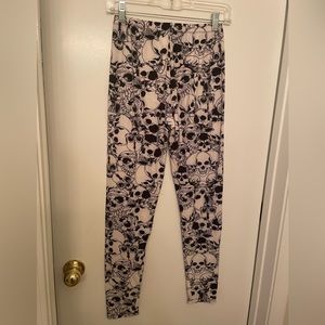 Black and white skull leggings